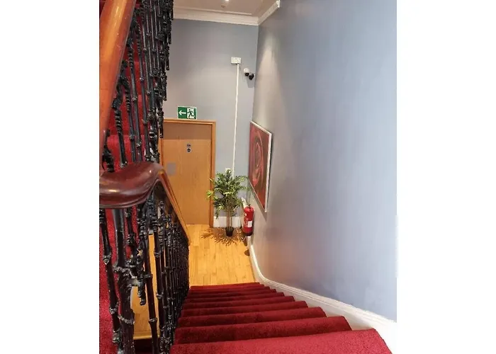 F304-Lovely 3Rd Flr Studio Fits 2 Near Hyde Park